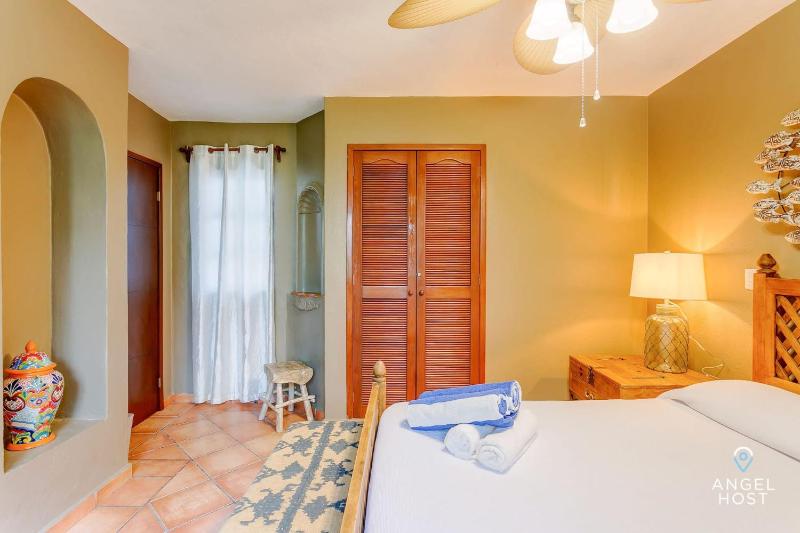 6Br Villa W Pool Bbq & Backyard - image 3