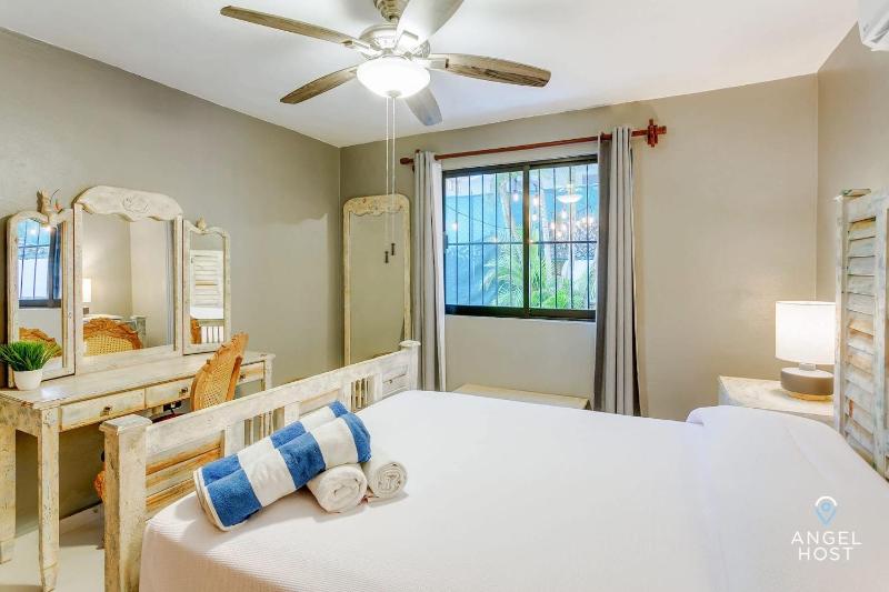 6Br Villa W Pool Bbq & Backyard - image 15