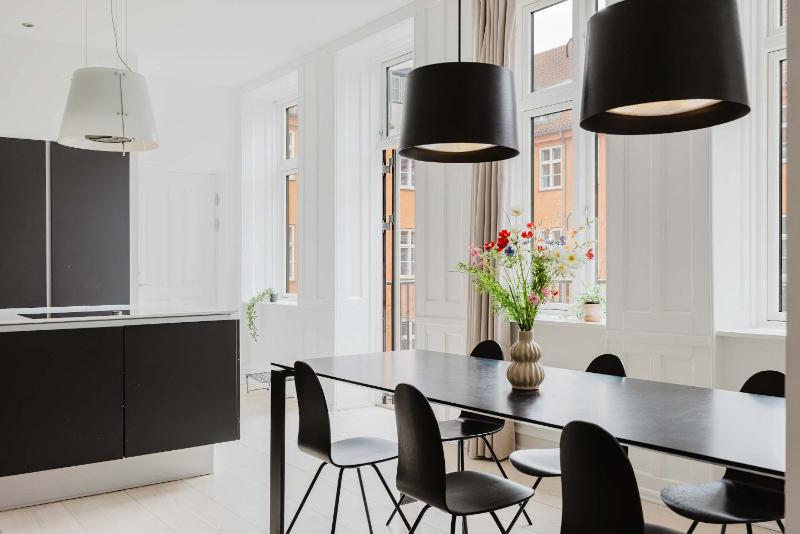 Amalienborg Stylish 2 Bed Apartment - image 9
