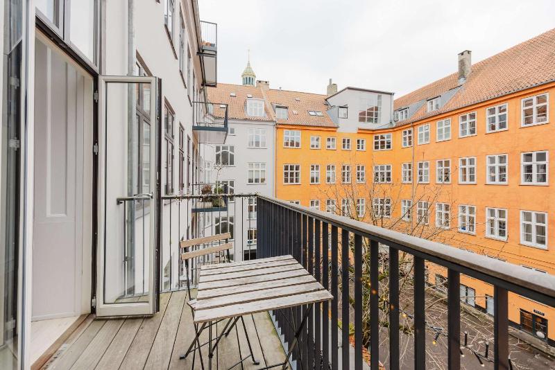 Amalienborg Stylish 2 Bed Apartment - image 14
