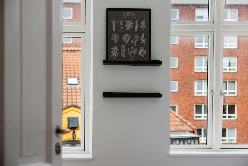 Amalienborg Stylish 2 Bed Apartment - image 7