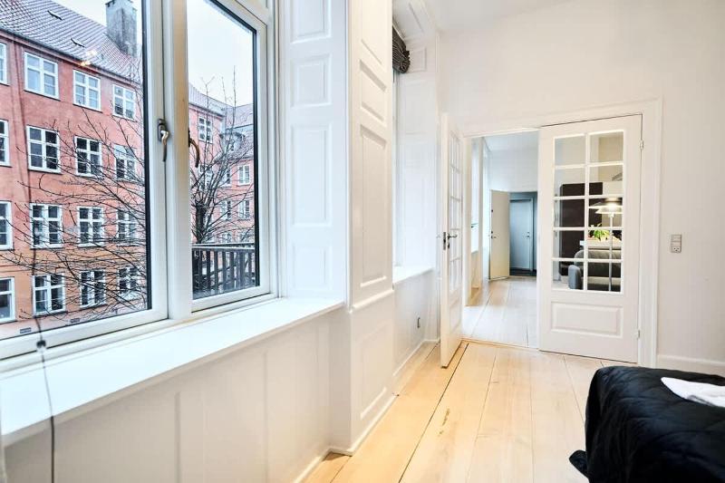 Royal 2 Bed Apartment by Amalienborg - image 14