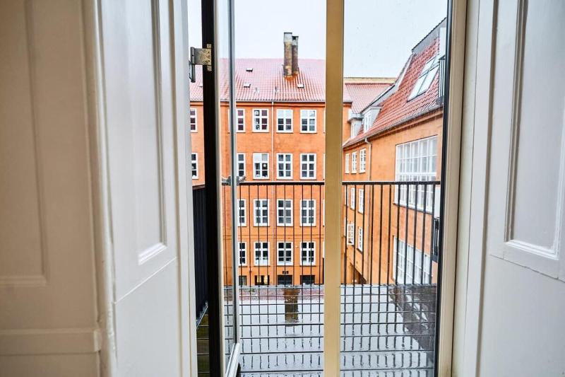 Royal 2 Bed Apartment by Amalienborg - image 13