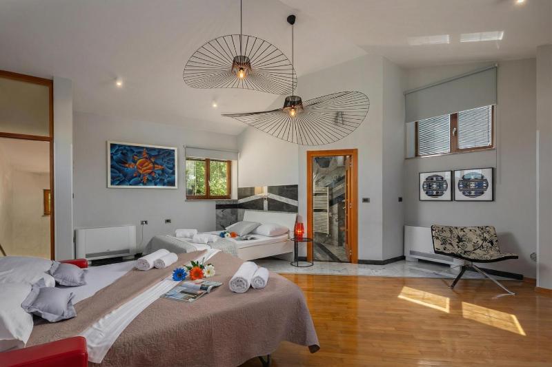 Luxury Pool Villa Rosa Magica - Happy Rentals - image 35