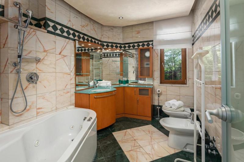 Luxury Pool Villa Rosa Magica - Happy Rentals - image 36
