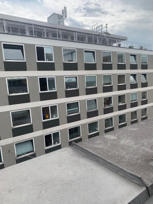Modern 3-Bedroom Apartment in Munich City West - image 8