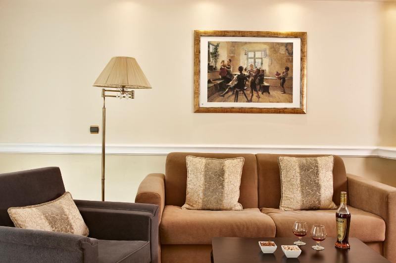 Executive Suite image 4