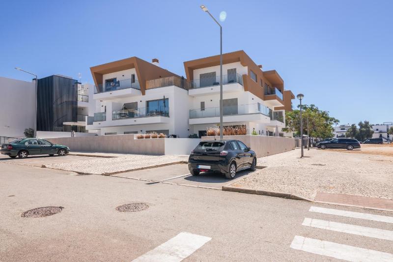 Luxury 2br With Terrace 5-min Walk - image 14