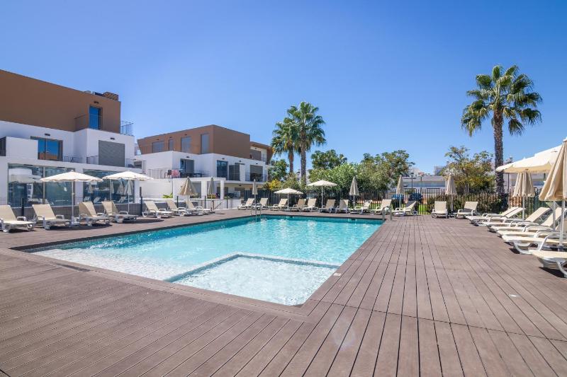 Luxury 2br With Terrace 5-min Walk - image 16