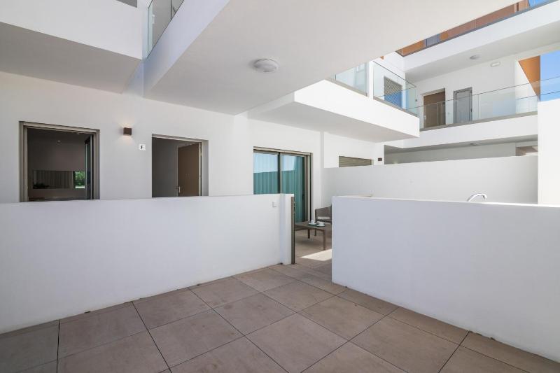 Luxury 2br With Terrace 5-min Walk - image 9