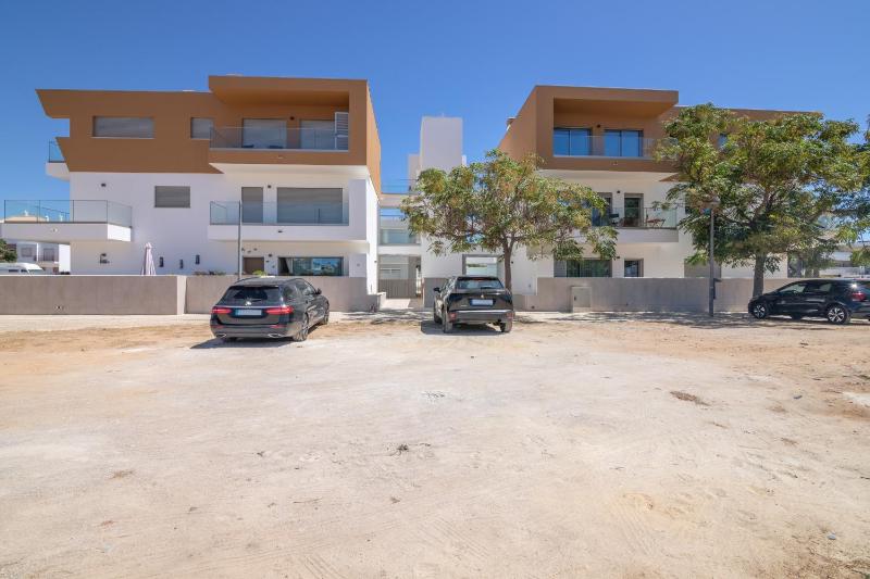 Luxury 2br With Terrace 5-min Walk - image 15
