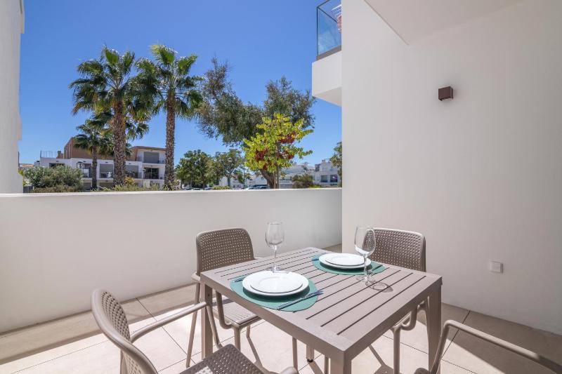 Luxury 2br With Terrace 5-min Walk - image 10