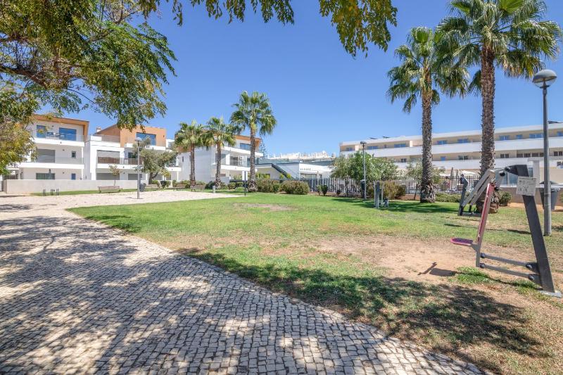 Luxury 2br With Terrace 5-min Walk - image 11