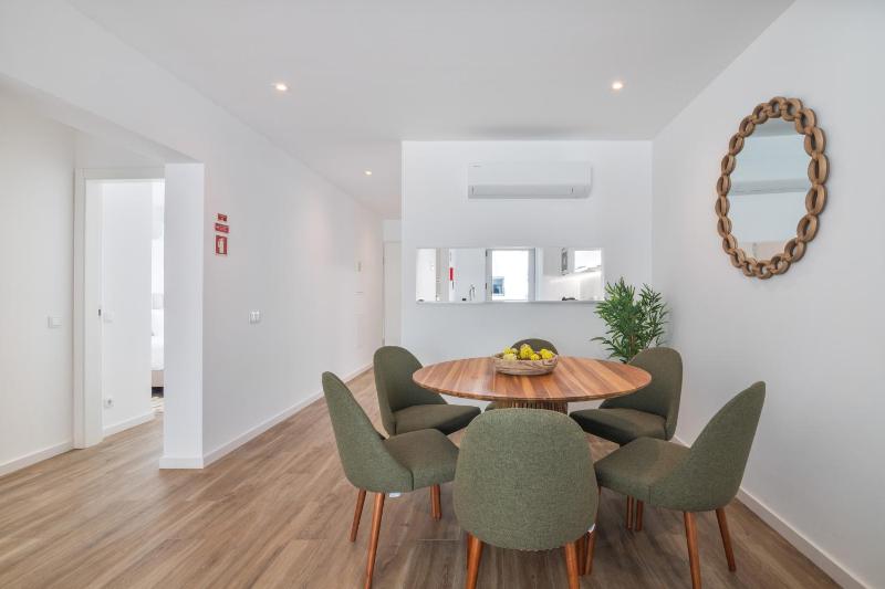 Luxury 2br With Terrace 5-min Walk - image 19