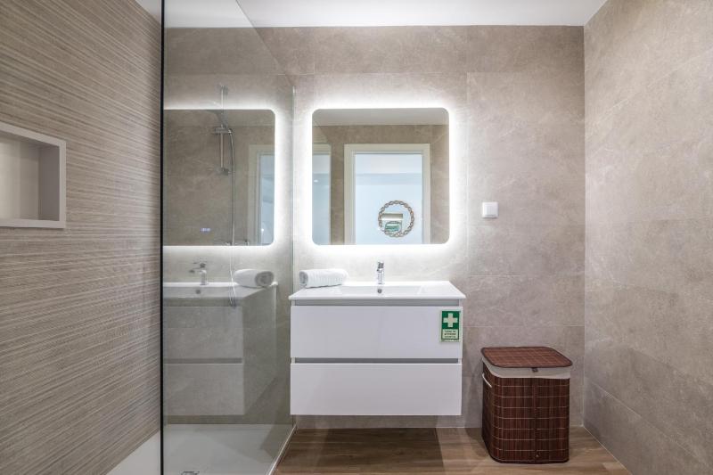 Luxury 2br With Terrace 5-min Walk - image 4