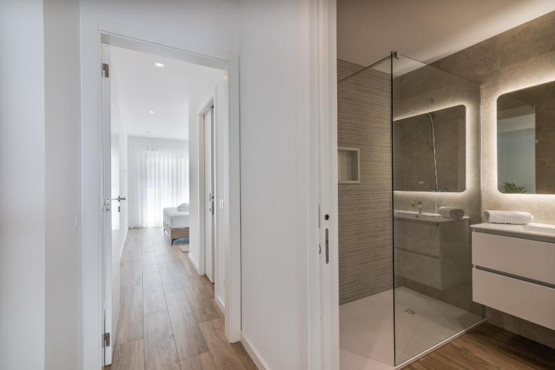 Luxury 2br With Terrace 5-min Walk - image 6