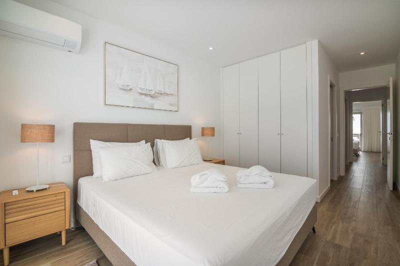 Luxury 2br With Terrace 5-min Walk - image 7
