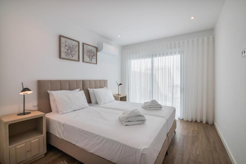 Luxury 2br With Terrace 5-min Walk - image 3