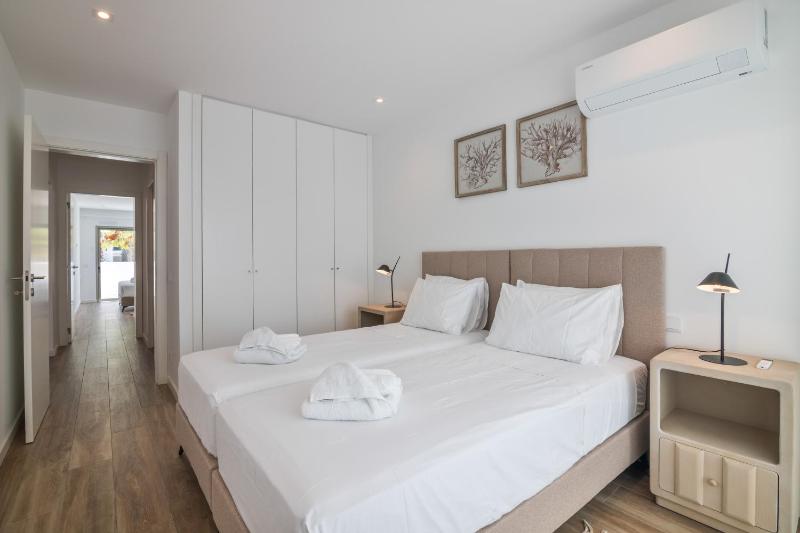Luxury 2br With Terrace 5-min Walk - image 8