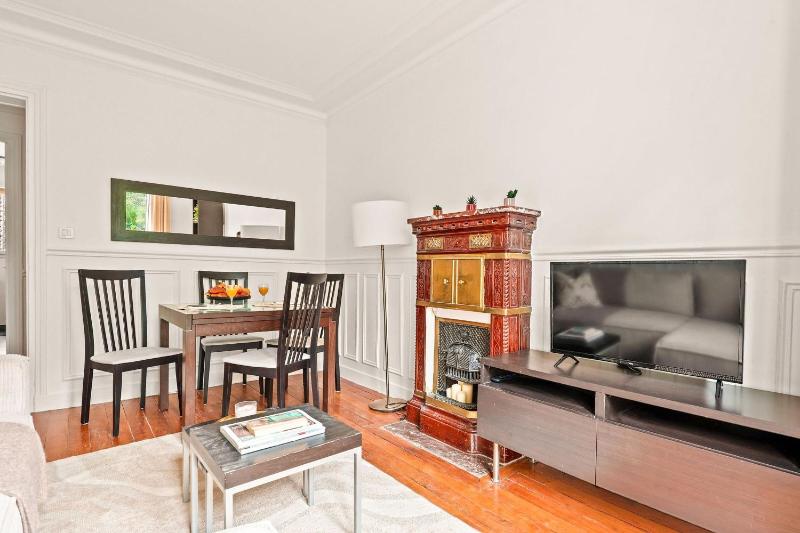 BnBNova - 2BR - Near Eiffel Tower and Montparnasse - image 3
