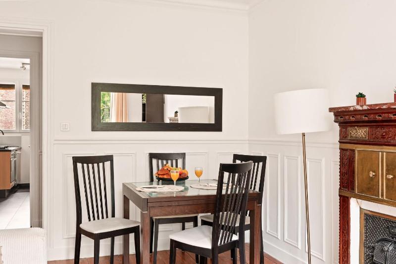 BnBNova - 2BR - Near Eiffel Tower and Montparnasse - image 12