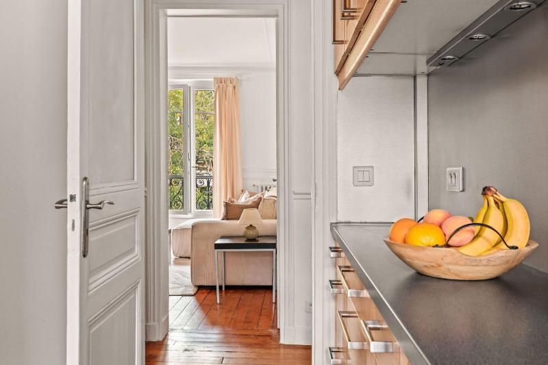 BnBNova - 2BR - Near Eiffel Tower and Montparnasse - image 9