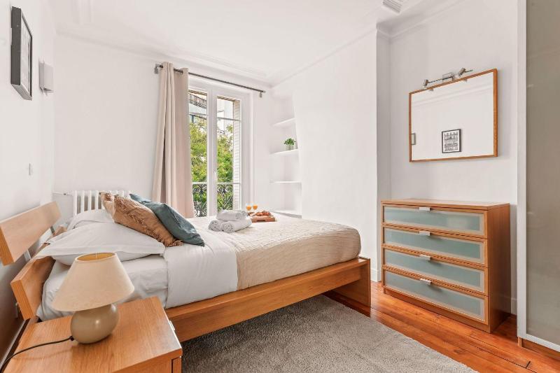 BnBNova - 2BR - Near Eiffel Tower and Montparnasse - image 5