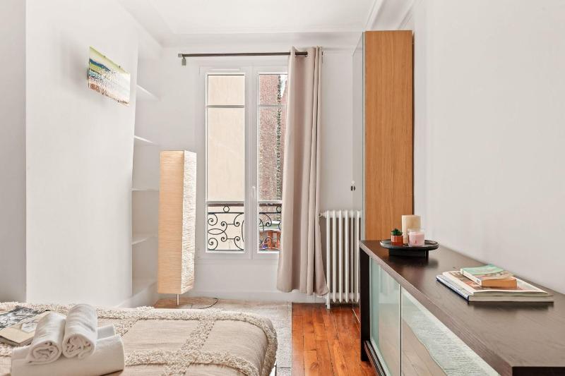 BnBNova - 2BR - Near Eiffel Tower and Montparnasse - image 4