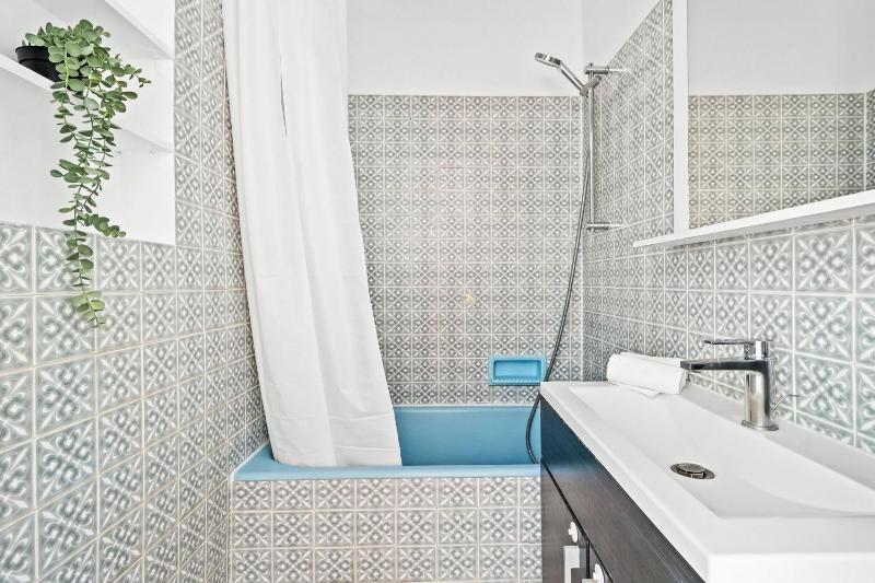 BnBNova - 2BR - Near Eiffel Tower and Montparnasse - image 11