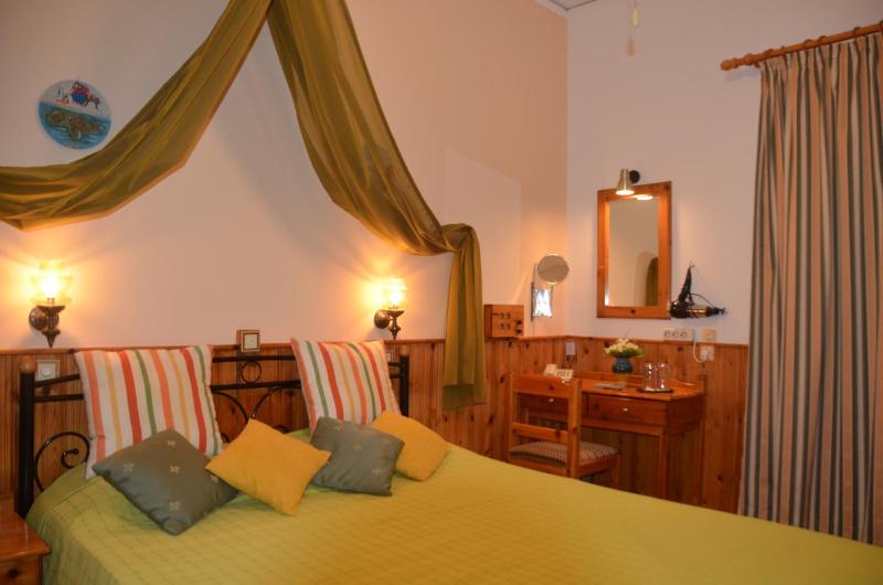 Standard Double Room with Garden View image 2
