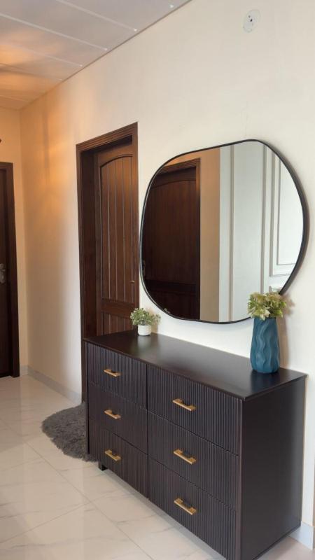 Luxury 2 Bed Faisalabad Wifi AC Family Friendly - image 5