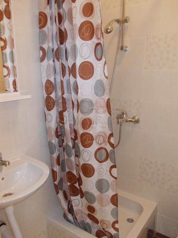 Twin Room image 4