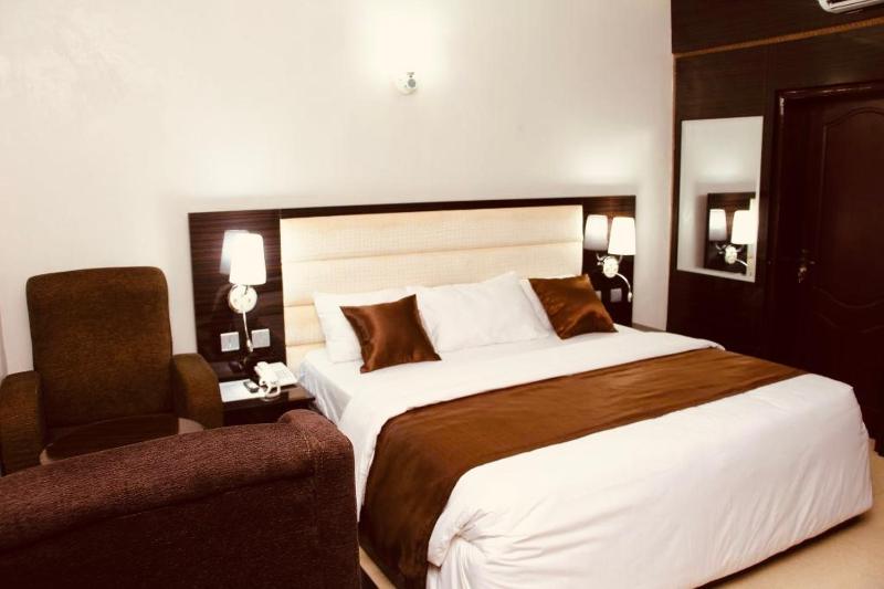 Elixair Gate Hotel - image 2