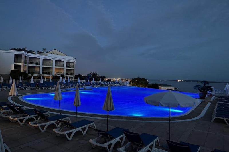 Sea views and beautiful pool - image 7