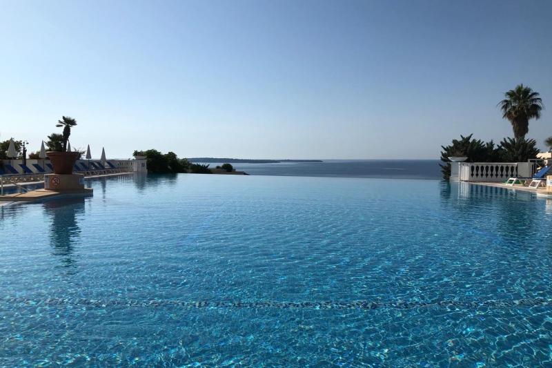 Sea views and beautiful pool - image 14
