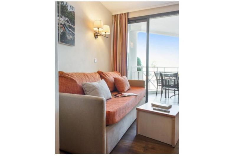 Sea views and beautiful pool - image 11