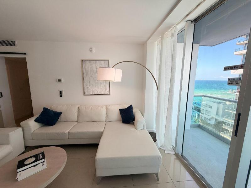 Hollywood apartment by the sea - image 5