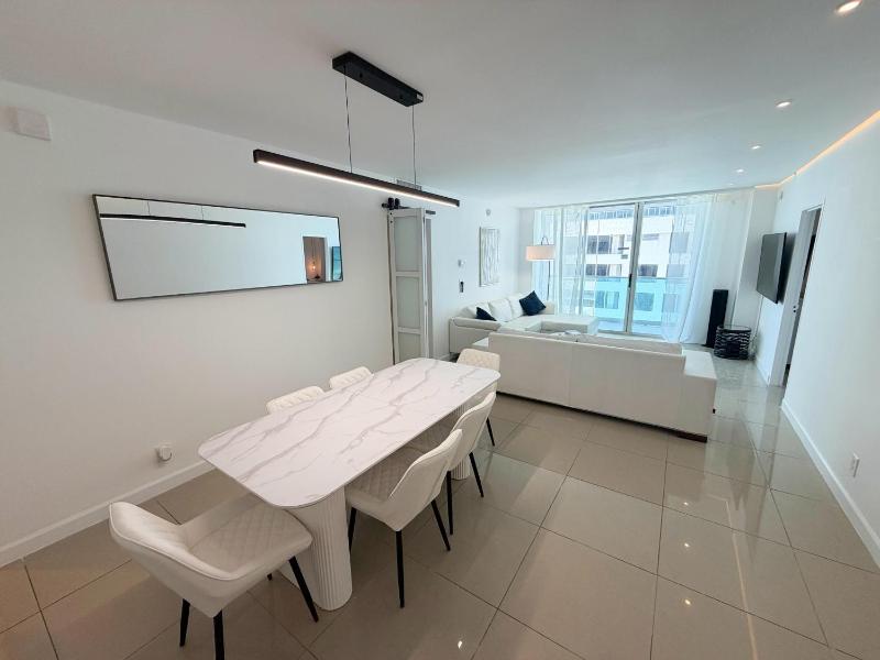 Hollywood apartment by the sea - image 3