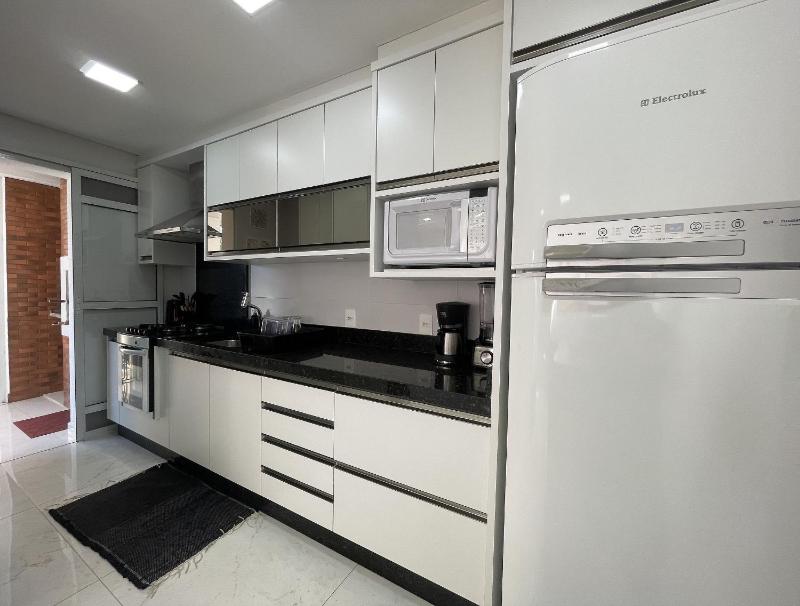Maria Eduarda 202 - Apartamento amplo com 3 quartos a apenas 3 minutos da praia - image 11