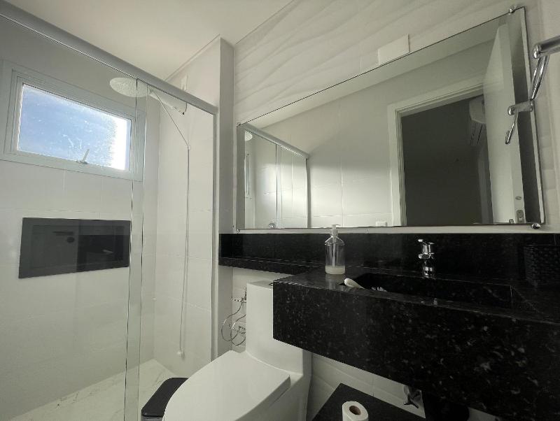 Maria Eduarda 202 - Apartamento amplo com 3 quartos a apenas 3 minutos da praia - image 8