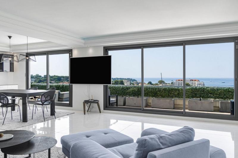 AntibesLuxuriousResidence - image 30