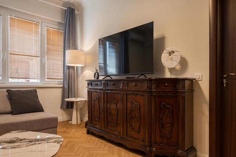 New Central 2BR Premium Apartment - image 8