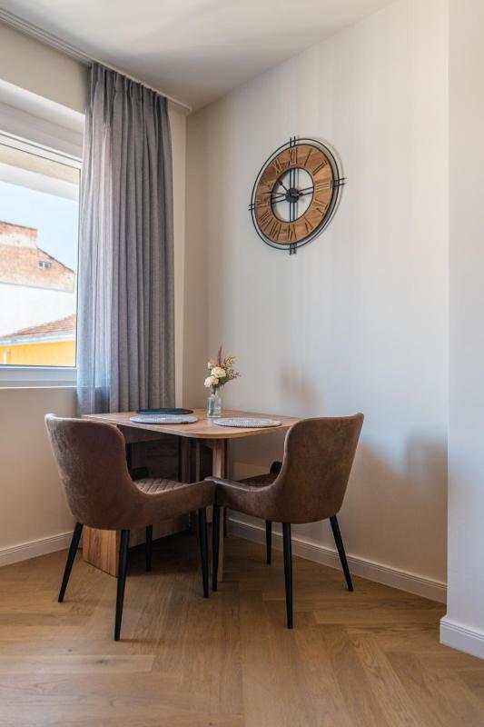 New Central 2BR Premium Apartment - image 9