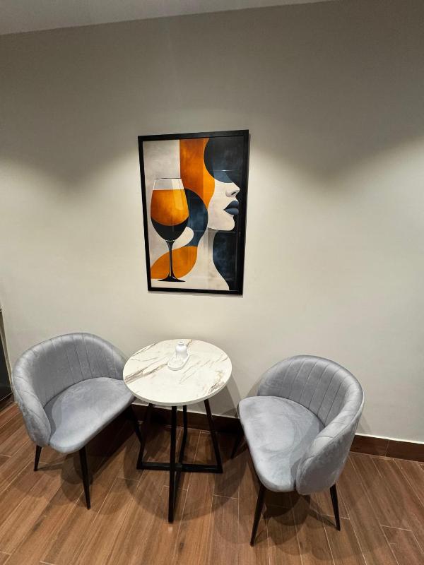 ALAYA EXECUTIVE SUITES -STUDIO -Mall of Gulberg -Families Only - image 2