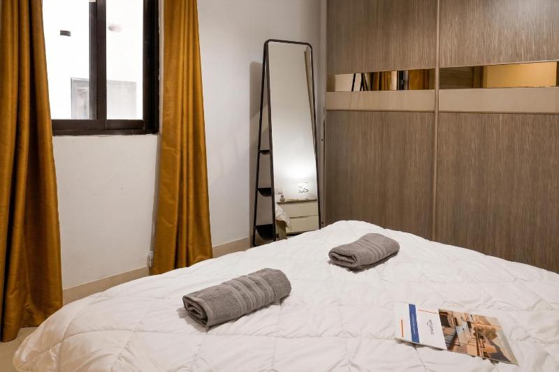 A Sunny Seaview In Central Sliema - Happy Rentals - image 8