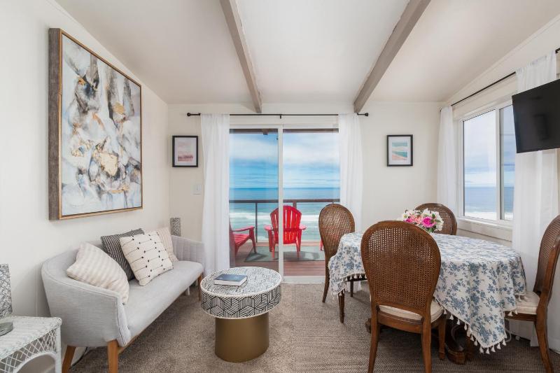 Twilight Oceanfront Lodge 2 - image 9