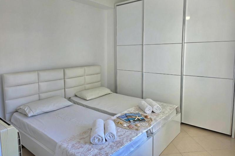 Brisa Del Mar Beachfront Apartment 116 - Happy Rentals - image 7