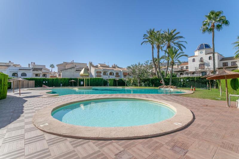 Casa en la playa con piscinas - image 28