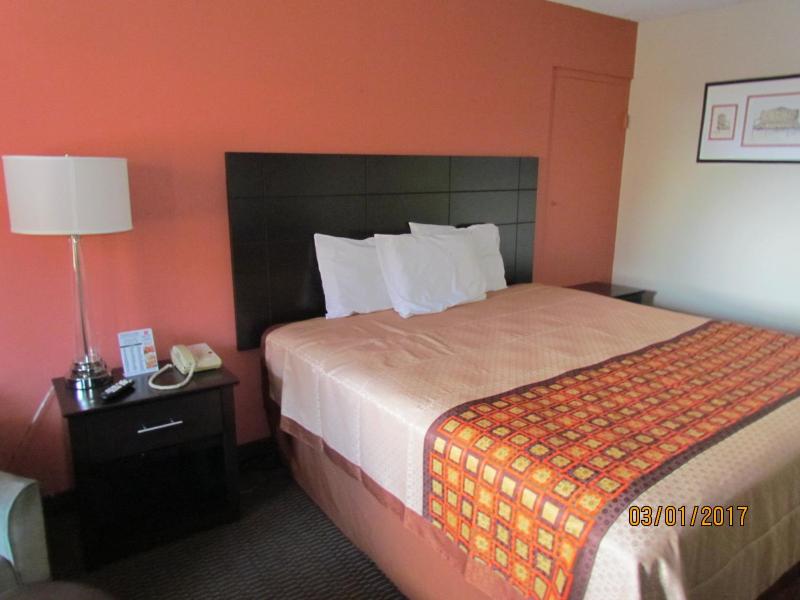 Queen Room image 1