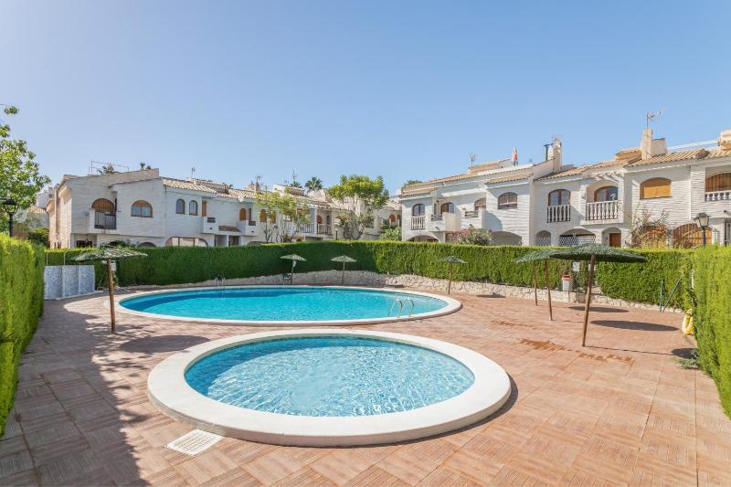 Casa en la playa con piscinas - image 21